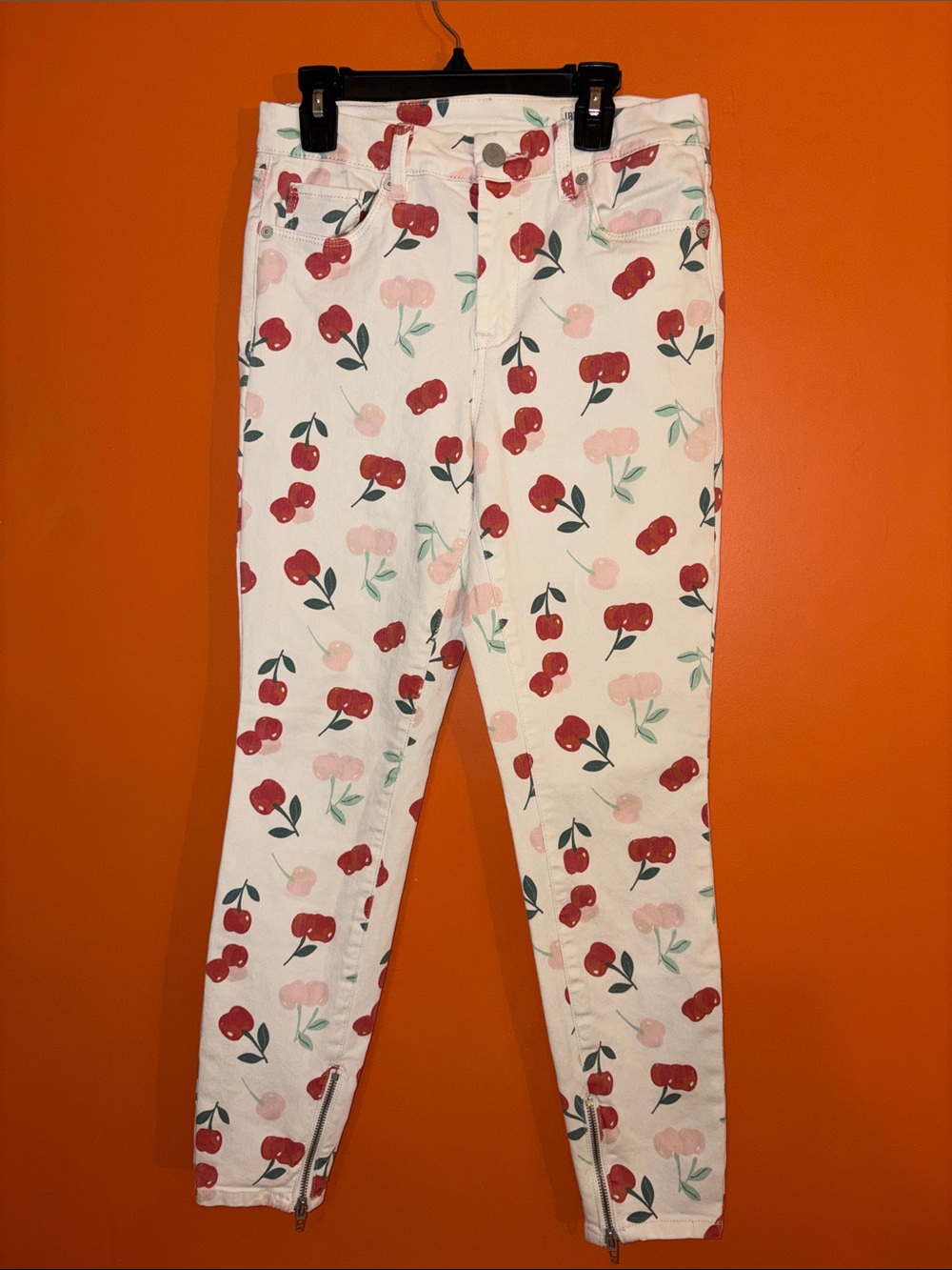 Blank NYC White Skinny Jeans with Red & Light Pink Cherry Print Size 27/Small 4